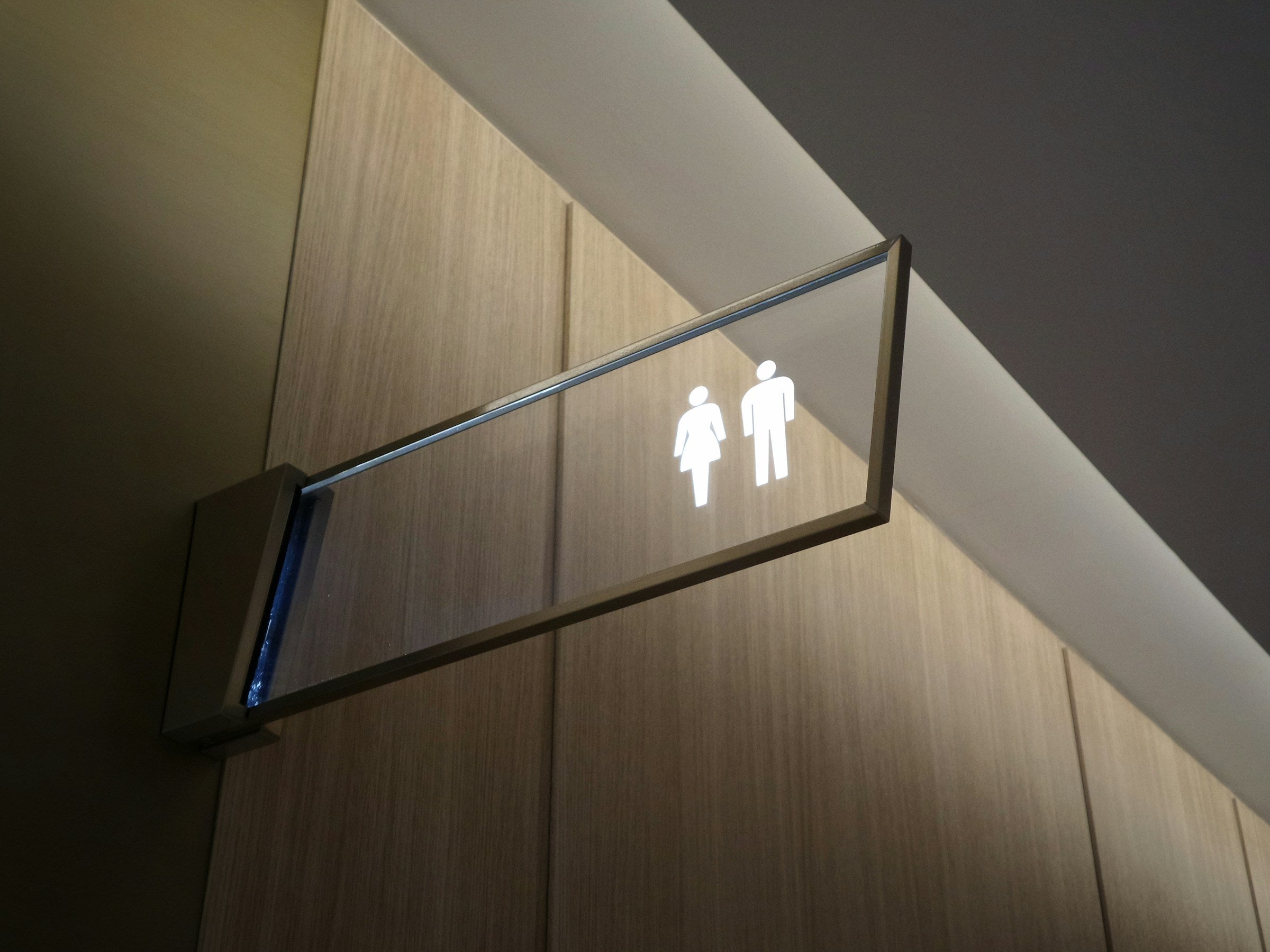 O que é um funil urinário descartável?