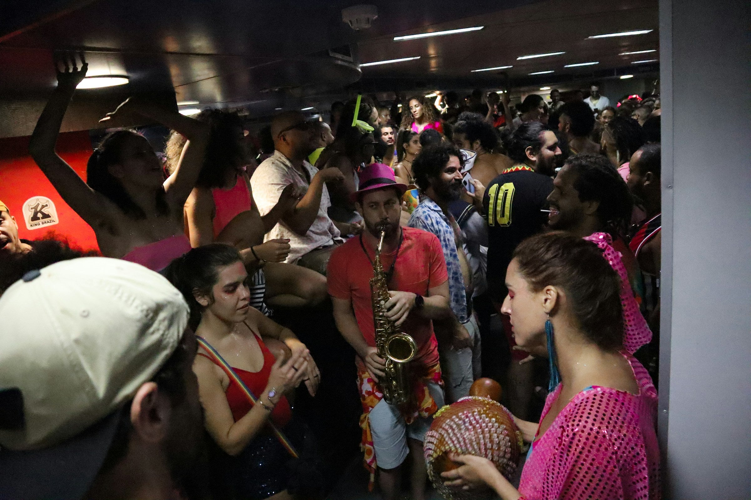 5 Dicas para Curtir o Carnaval 2023 e não Passar Perrengues com Banheiros Sujos