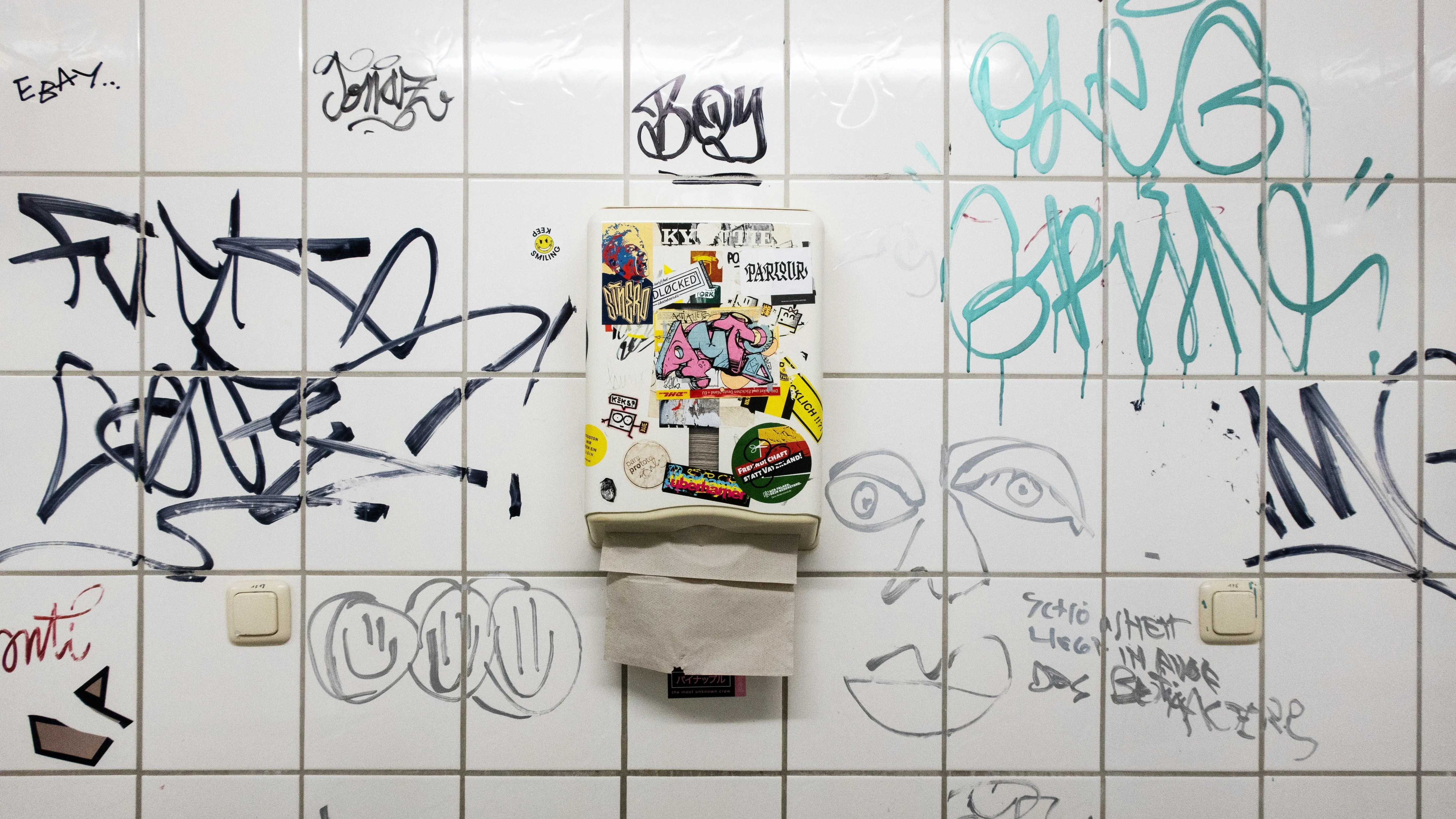 Mito ou Verdade: Pode Pegar Infecção em Banheiro Público? pipizito - faça xixi em pé